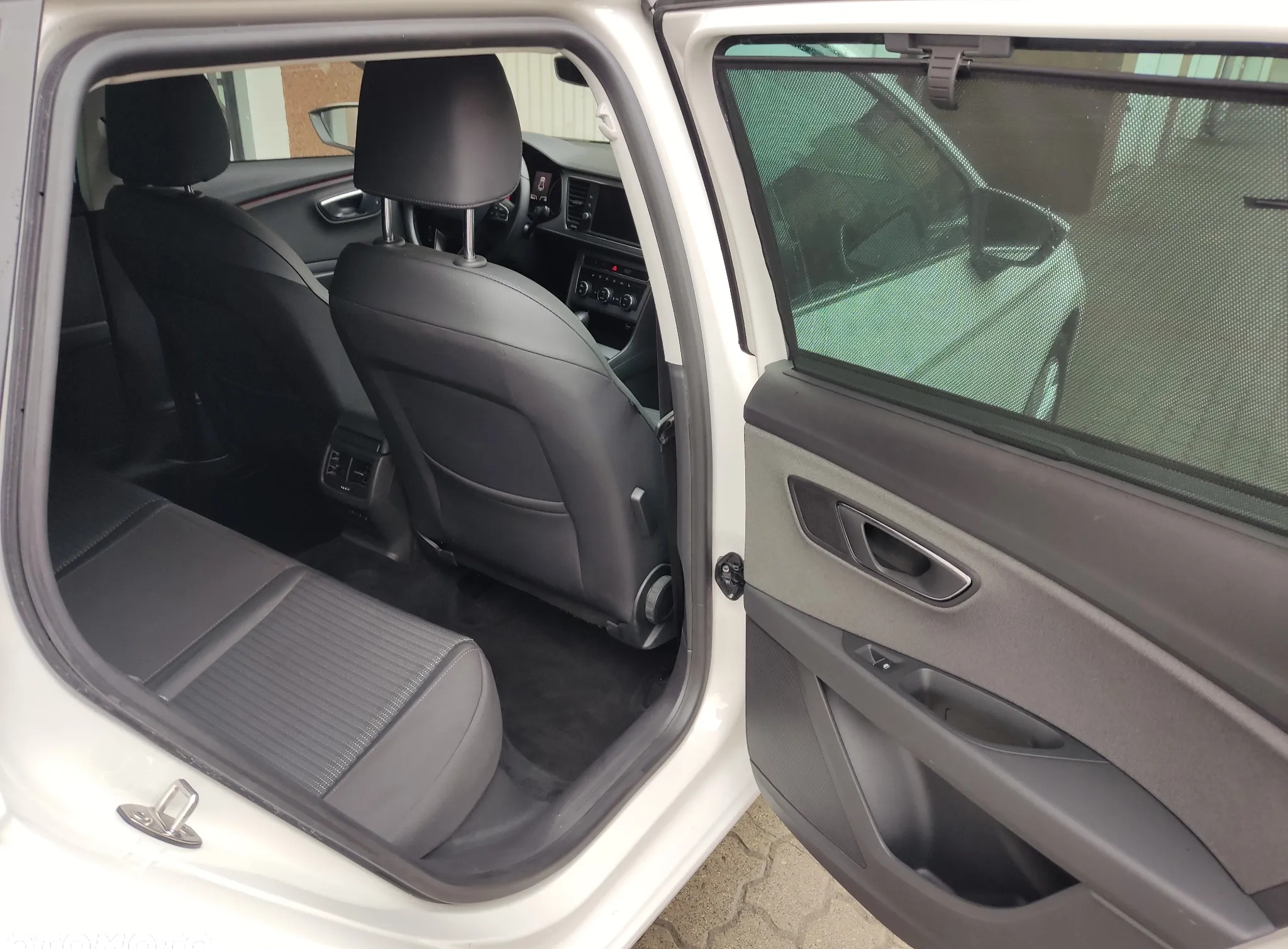 Seat Leon cena 69900 przebieg: 72000, rok produkcji 2018 z Warszawa małe 154